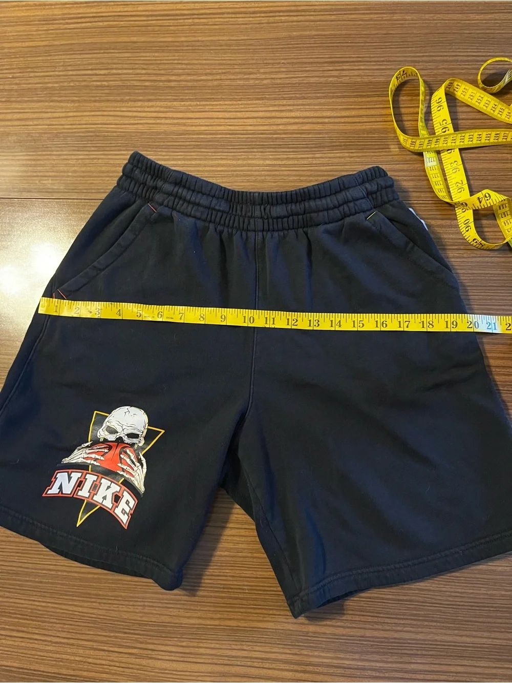 NIKE BOY’S NSW CLUB FRENZY COTTON BASKETBALL SHORTS - SIZE XL